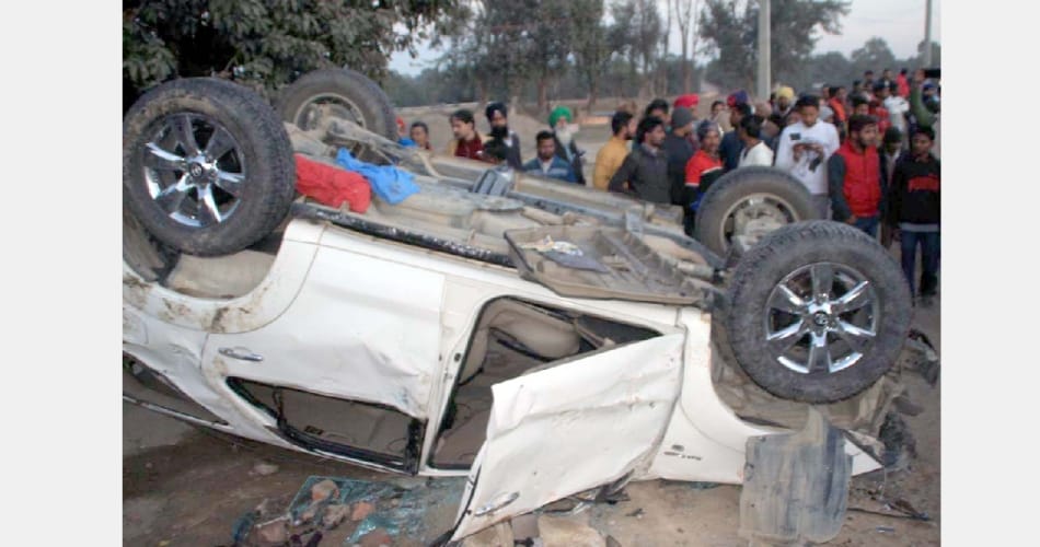 accident in bathinda, public broke the car, punjab news