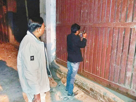 The lock on the kitchen mother, two employees arrested