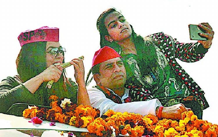 Mahima Chaudhary came to the streets in support of Shokendar Tomar