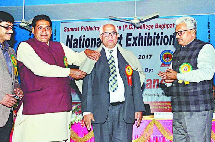 Began a three-day National Art Exhibition