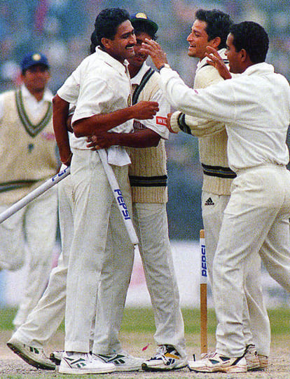 Video of Anil Kumble Clinching 10 Wickets Of Pakistan Cricket Team