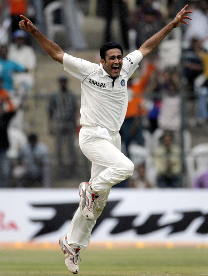 Present Condition of 10 Players Of Pakistan Cricket Team Who Were Clinched By Anil Kumble