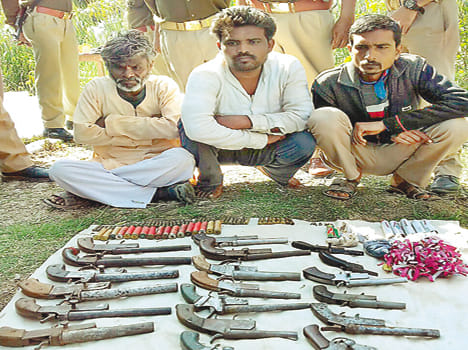 Illegal aslha  factory caught, three arrested