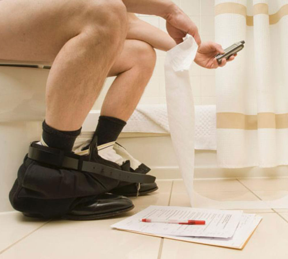 using smartphone in toilet can be harmful