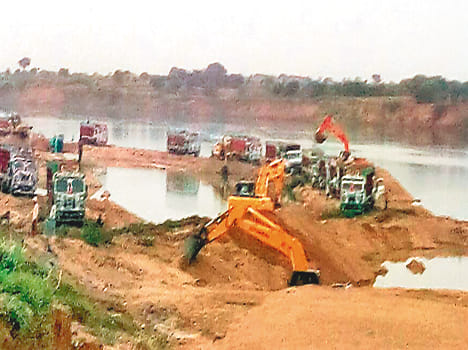 Illegal extraction of sand is still continuing