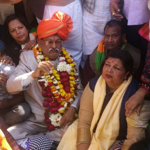 attack on BJP candidate by SP activist in north agra