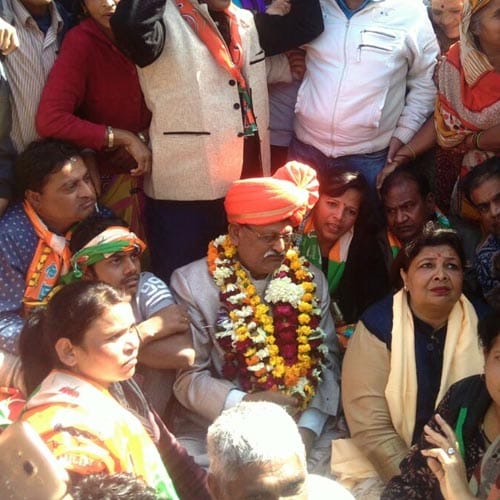 attack on BJP candidate by SP activist in north agra