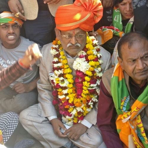attack on BJP candidate by SP activist in north agra