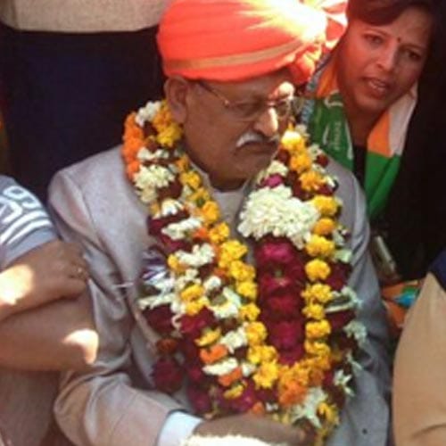 attack on BJP candidate by SP activist in north agra