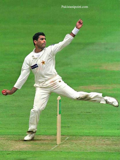 waqar younis gets trolled after a post on ongoing ball tampering controversy