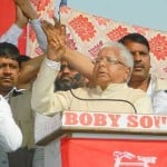 जन सभा को संबोधित करते बिहार के पूर्व मुख्यमंत्री लालू प्रसाद यादव।