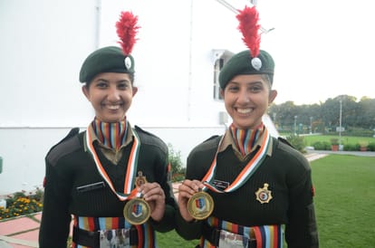  governor honored ncc cadets in lucknow