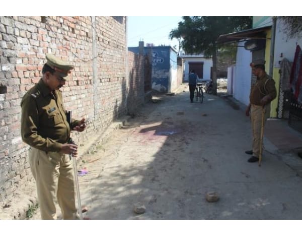  A man attacked for money in Lucknow.