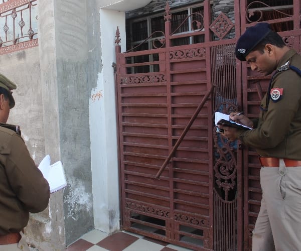 A man attacked for money in Lucknow.