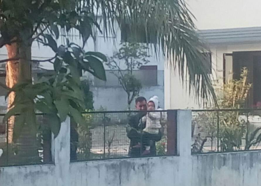 fan waited 40 hours for selfie with dhoni.