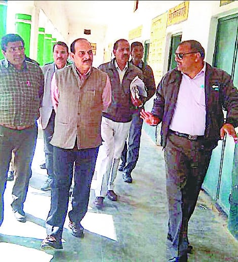 Observe polling stations by election observers
