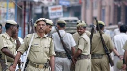 Cheating in exams by Watsapp clerk arrested while making Bisssi secretary