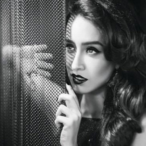 shraddha kapoor doing heavy make up before the shooting of haseena