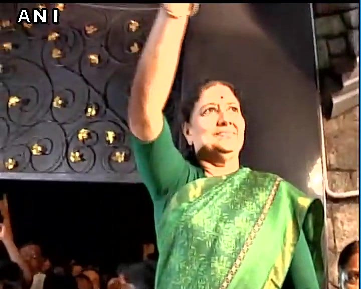 Shashikala hit out at Panneerselvam
