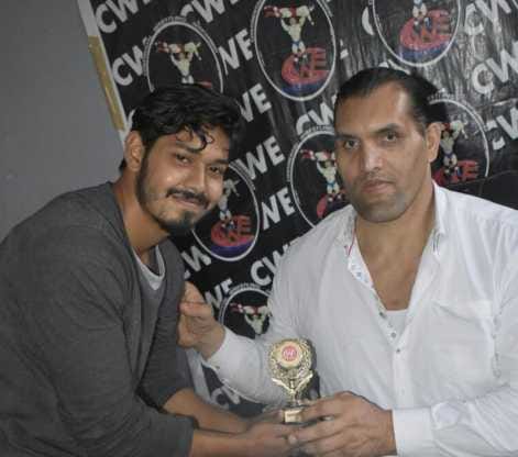 wwe champion the great khali fan of this boy avesh kumar divya