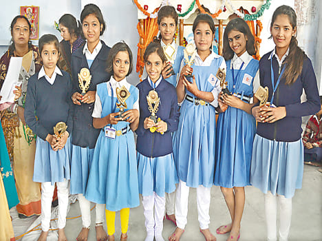 The best provincial art class students of Mahoba