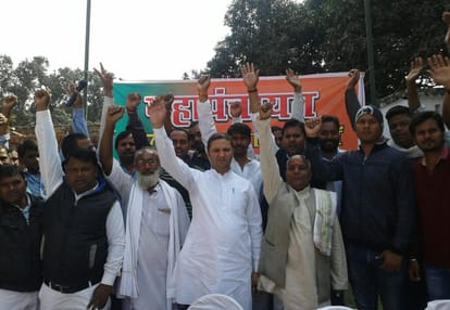 heavy protest in the front of mahendra nath pandey for bsp candidate
