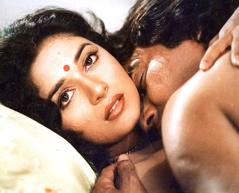 bollywood famous kiss scene on kiss day special