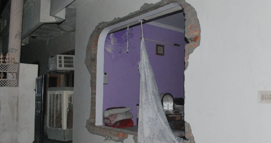 cylinder blast in industrialist house at bhiwani of haryana, critical condition of people and house
