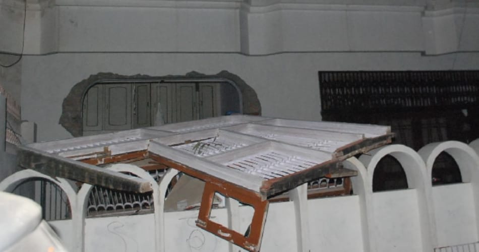 cylinder blast in industrialist house at bhiwani of haryana, critical condition of people and house