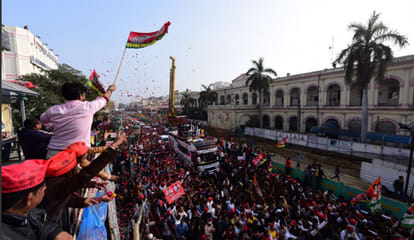 dimple apeal to voters ride on cycle