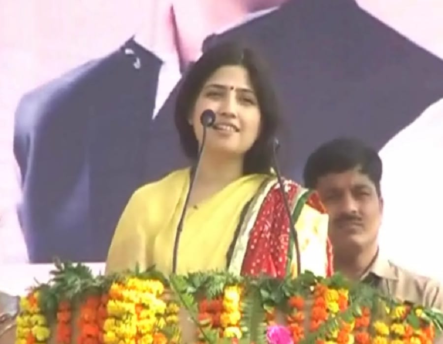 dimple yadav replied back to smriti irani on law and order issue in Uttar pradesh.
