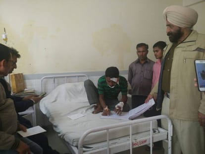 fraud with boy by saying to change 2000 rupee note and robbed thousand of rupee at mohali