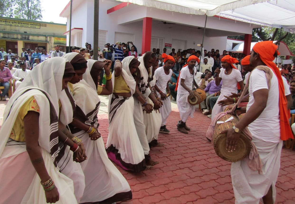Sonbhadra world famous folk dance Karma Becoming extinct, see pictures 