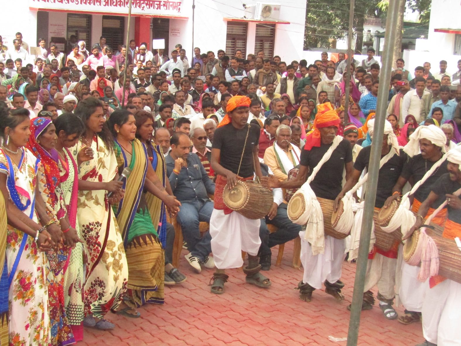 Sonbhadra world famous folk dance Karma Becoming extinct, see pictures 