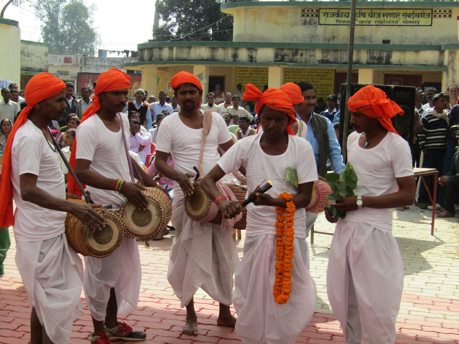 Sonbhadra world famous folk dance Karma Becoming extinct, see pictures 