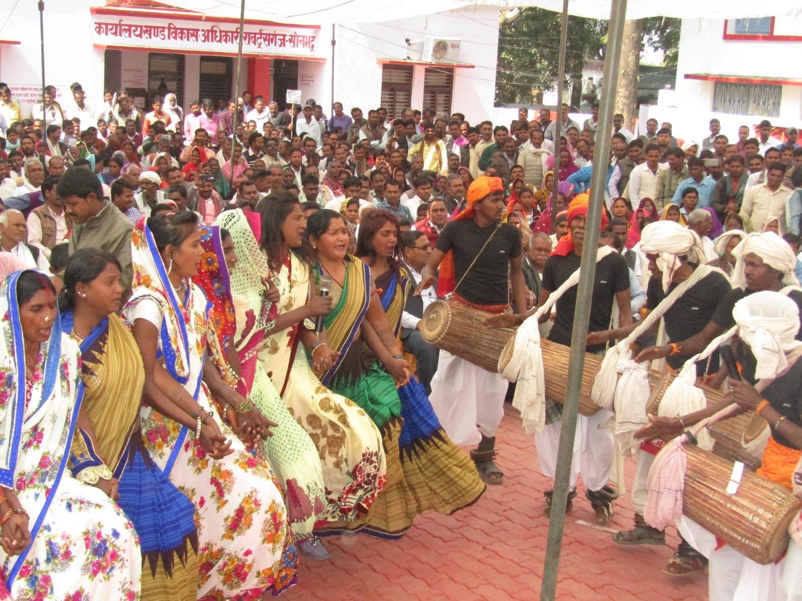 Sonbhadra world famous folk dance Karma Becoming extinct, see pictures 