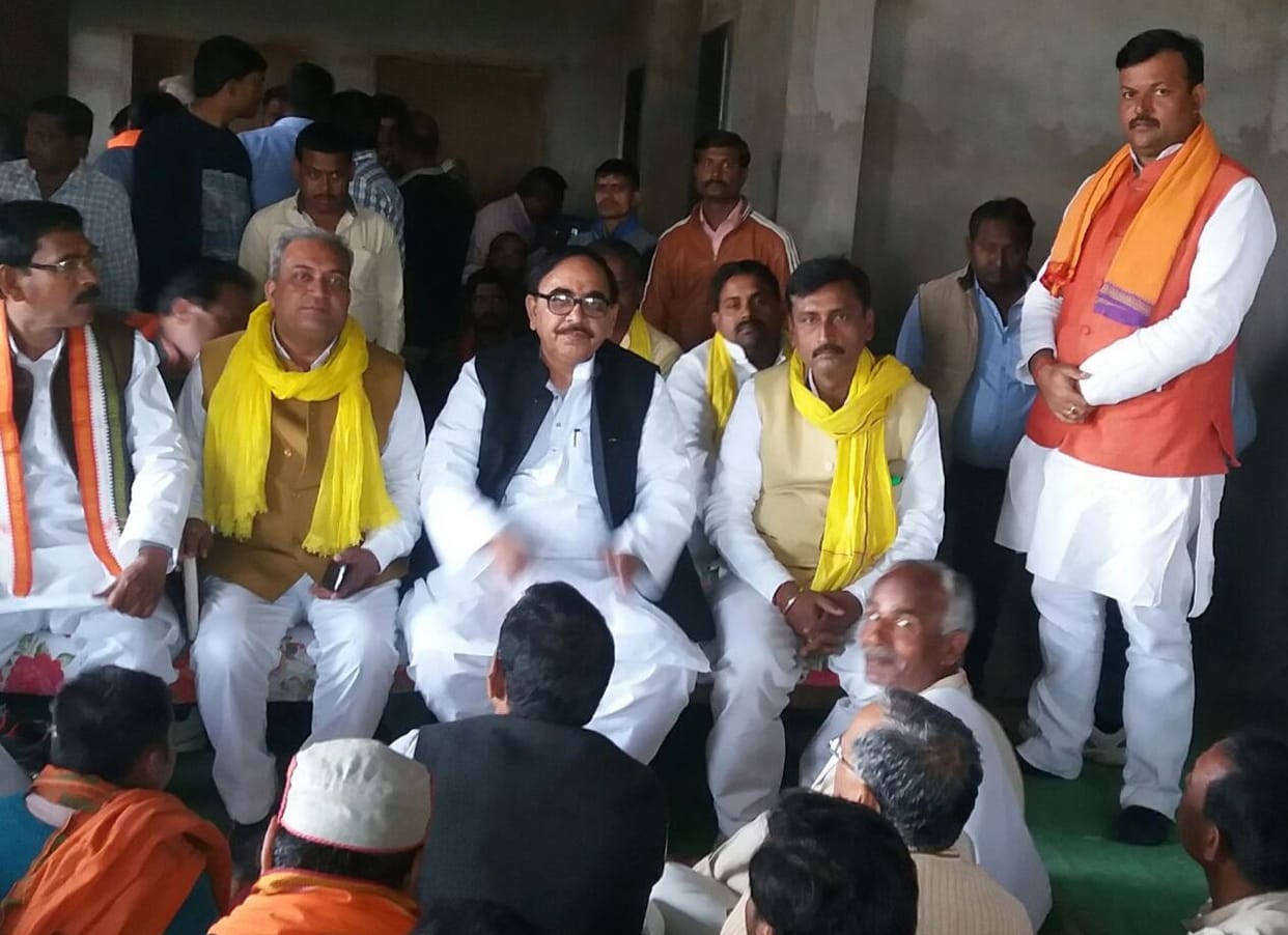 heavy protest in the front of mahendra nath pandey for bsp candidate