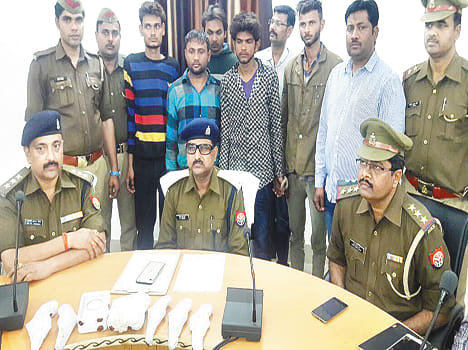 Saraf five crooks arrested in robbery case