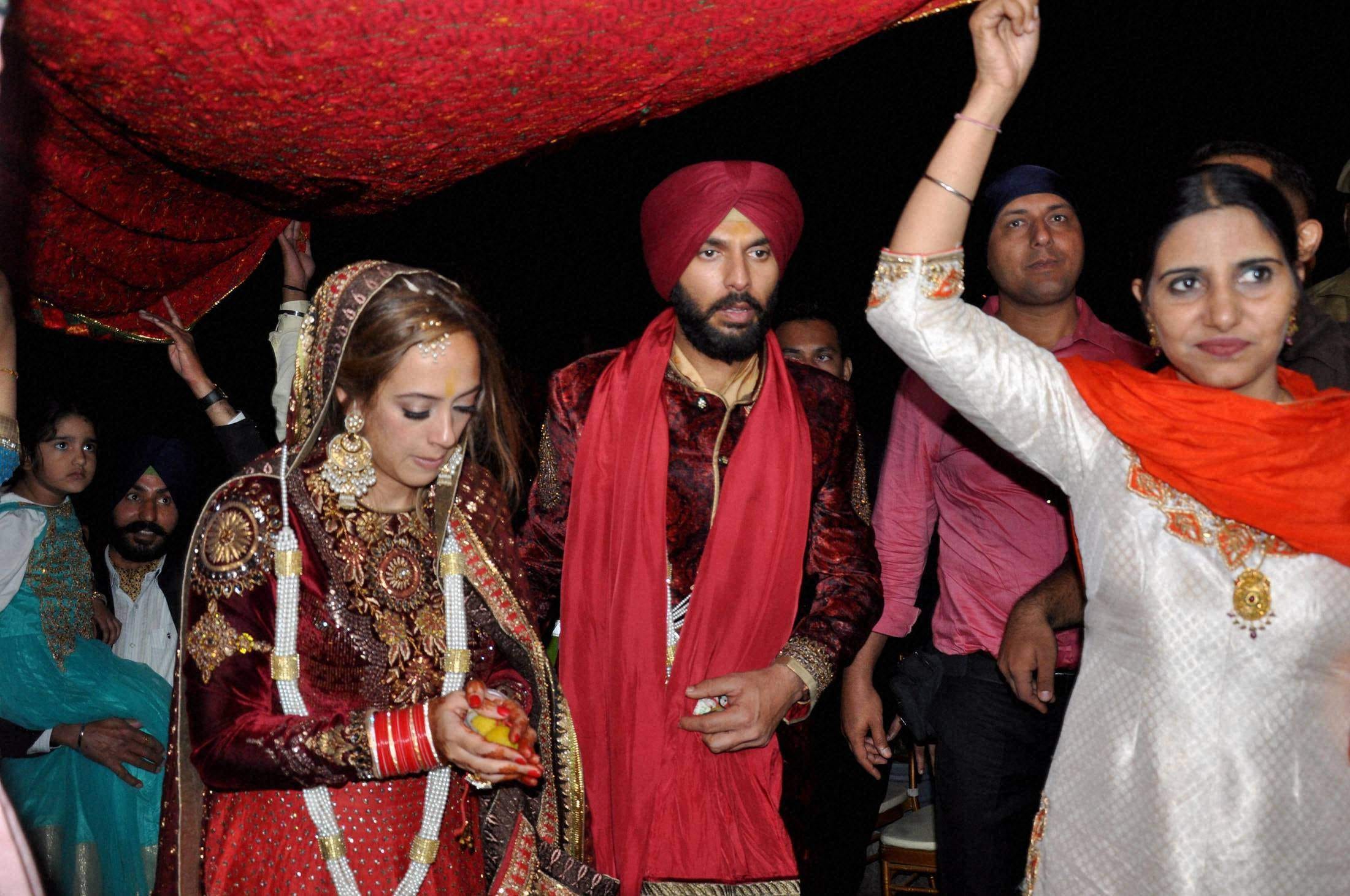 Bollywood actresses who married cricketers