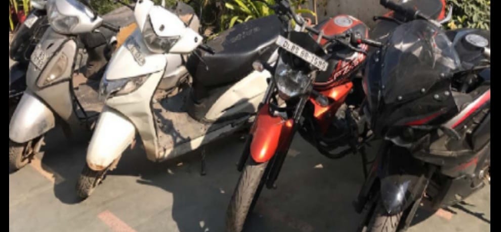 Meerut: Even before the raid of Delhi Police, the vehicle thief escaped
