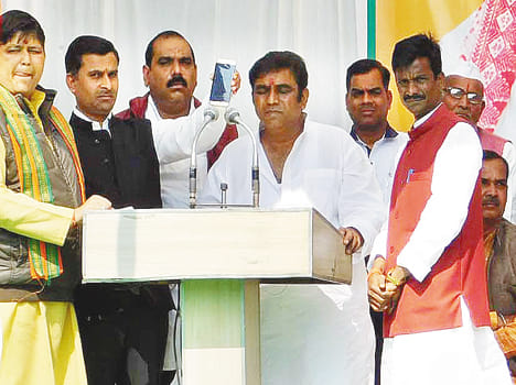 Shah did not, the message on the mobile