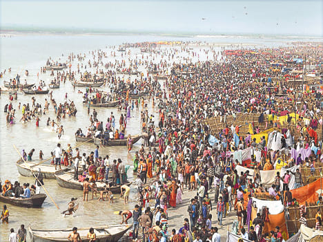 The devotees took a dip in the Ganges salvation wished