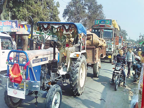 Tractor defectived, GT Road blocked