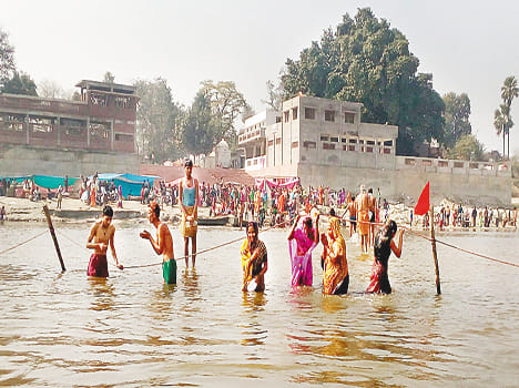 Ganga bath sought the blessing of the sun