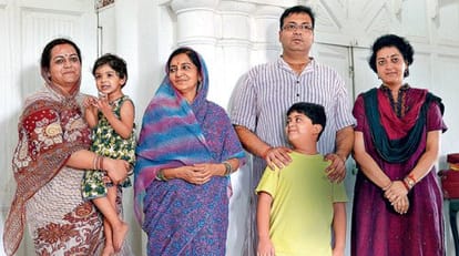  amita and garima singh to contest on same seat in amethi.