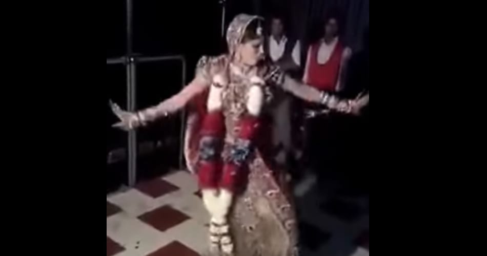 bride dancing on her wedding video goes viral