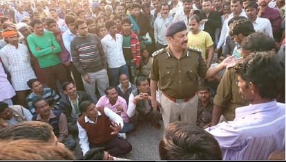 Jhansi: 12 women uncontrollable car thrashed, 8 killed