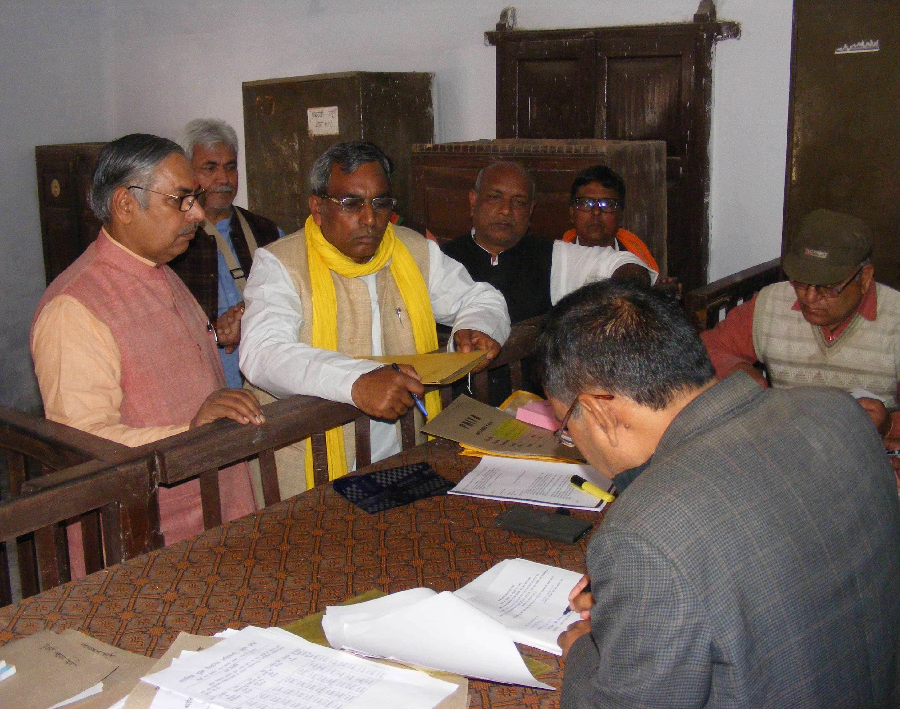 Om Prakash Rajbhar so angry with Ghazipur DM, know the reason
