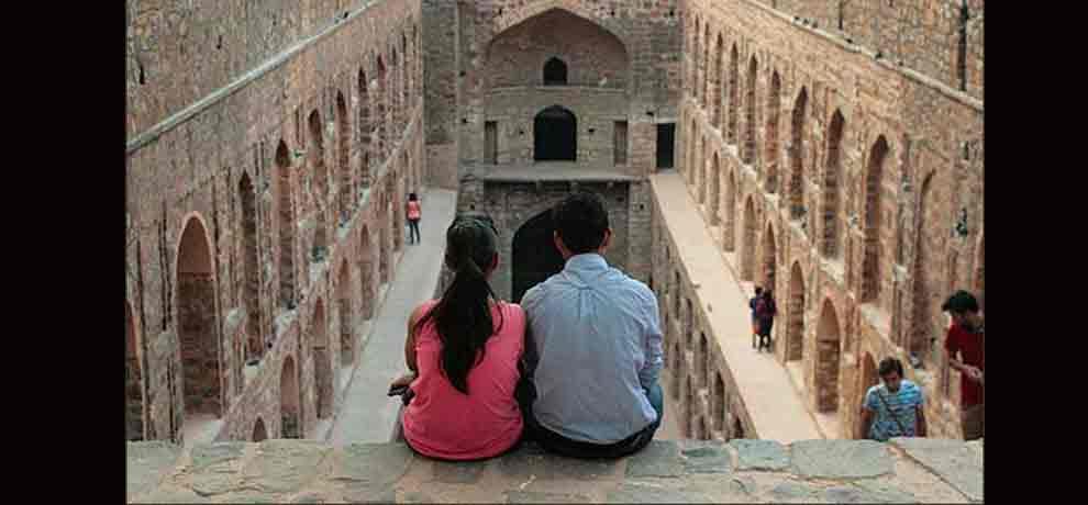ग्रामीणों ने प्रेमी के मुड़वाए बाल