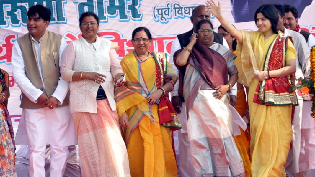 two seats in kanpur disturbing sp congress  